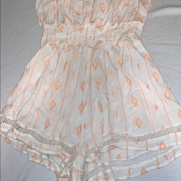 Forever 21 Romped - Picture 2 of 3